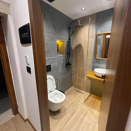 Grey Stone Konukevi 4*