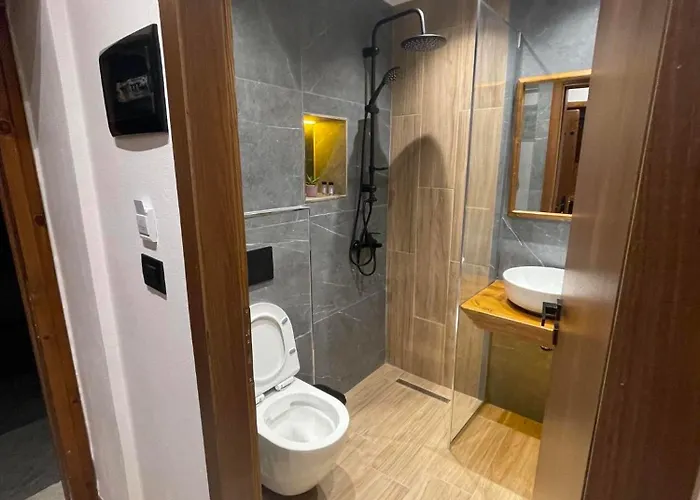 Grey Stone 招待所 4*