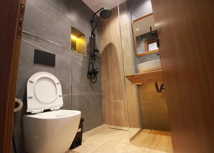 Grey Stone 招待所 4*