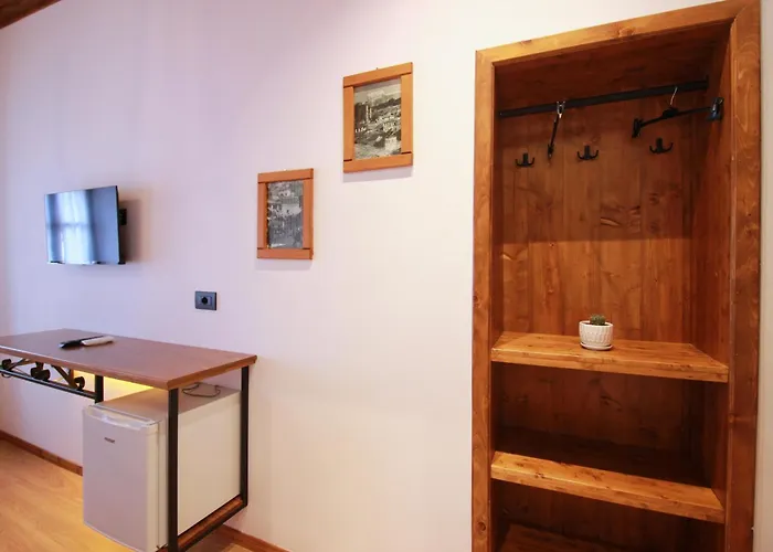 招待所 Grey Stone 4*