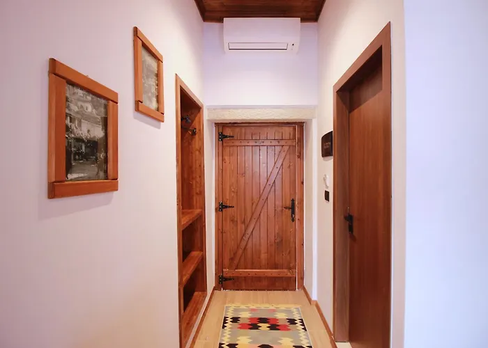 招待所 Grey Stone