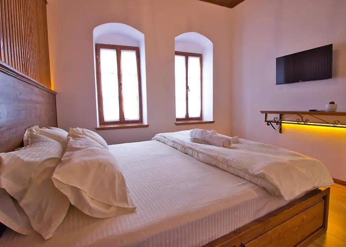 Grey Stone 招待所 4*