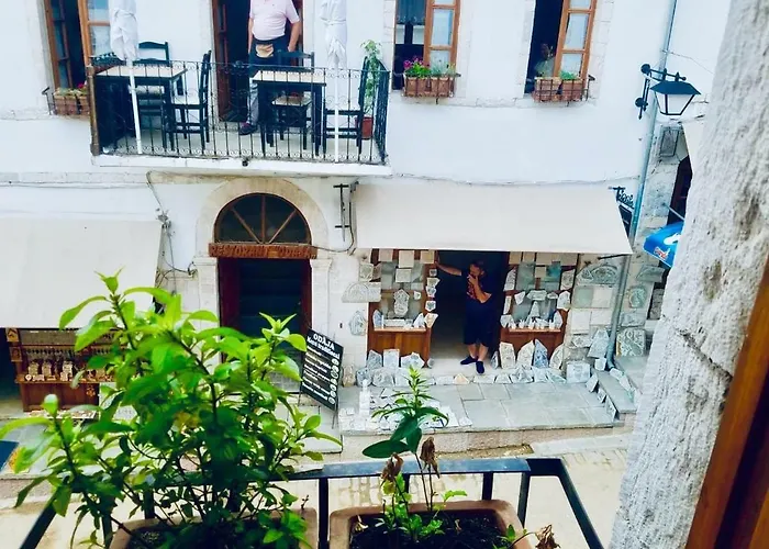 Grey Stone 招待所 4*